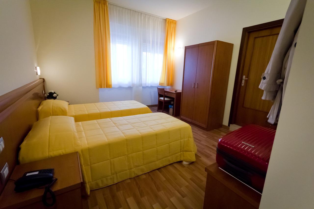 Hotel Donnini Assise Extérieur photo