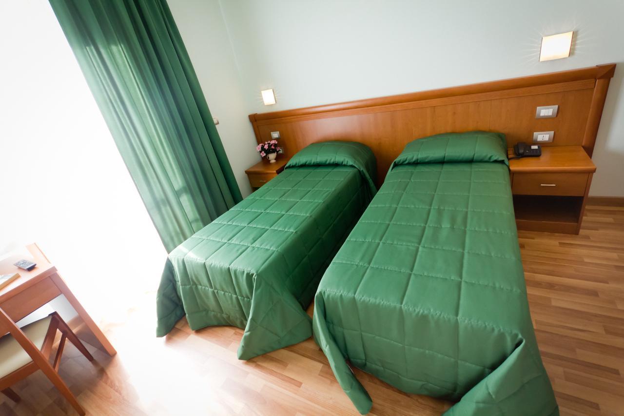 Hotel Donnini Assise Extérieur photo